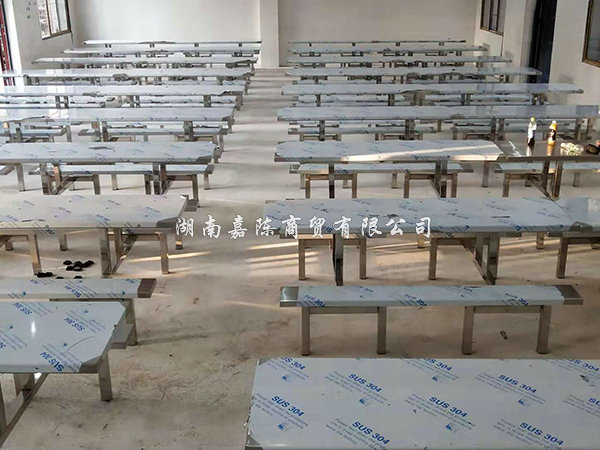 学校餐桌4