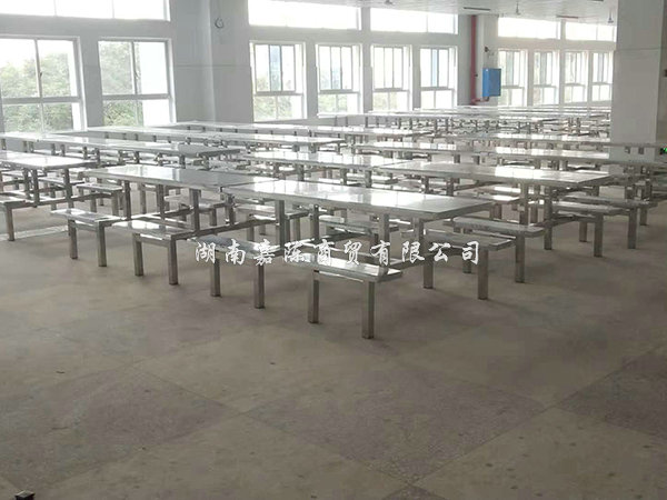 学校餐桌2