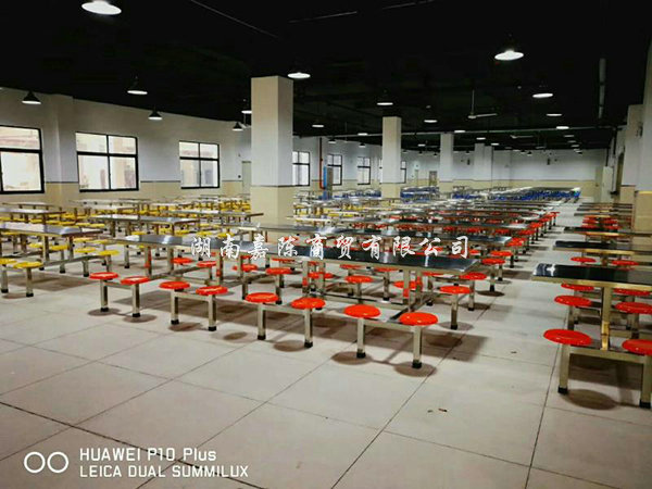 学校餐桌3